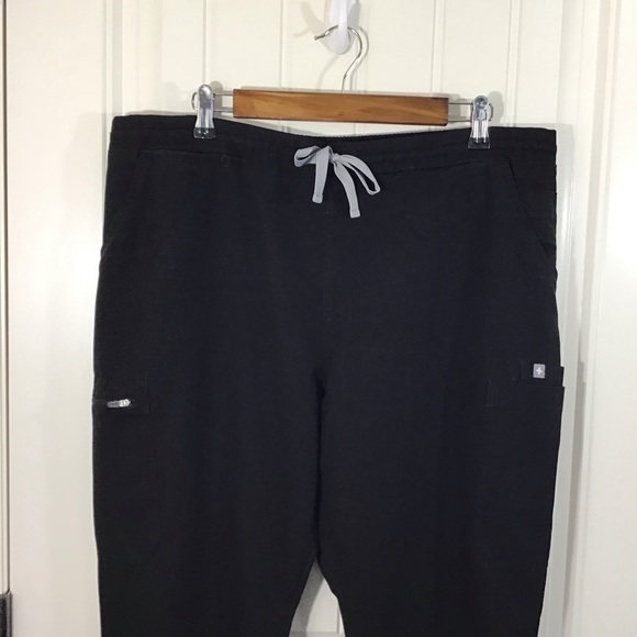 FIGS Yola Skinny Scrub Pants in Black Size XLarge Petite. - Picture 3 of 11